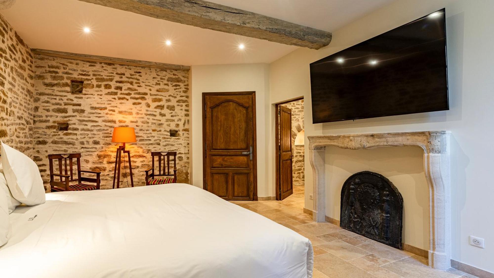Les Remparts Hotels Et Demeures Historiques Бон Экстерьер фото