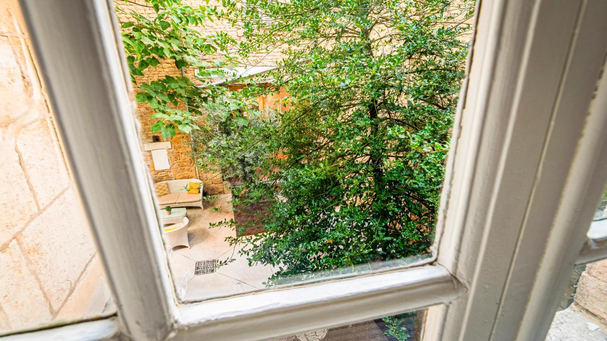 Les Remparts Hotels Et Demeures Historiques Бон Экстерьер фото